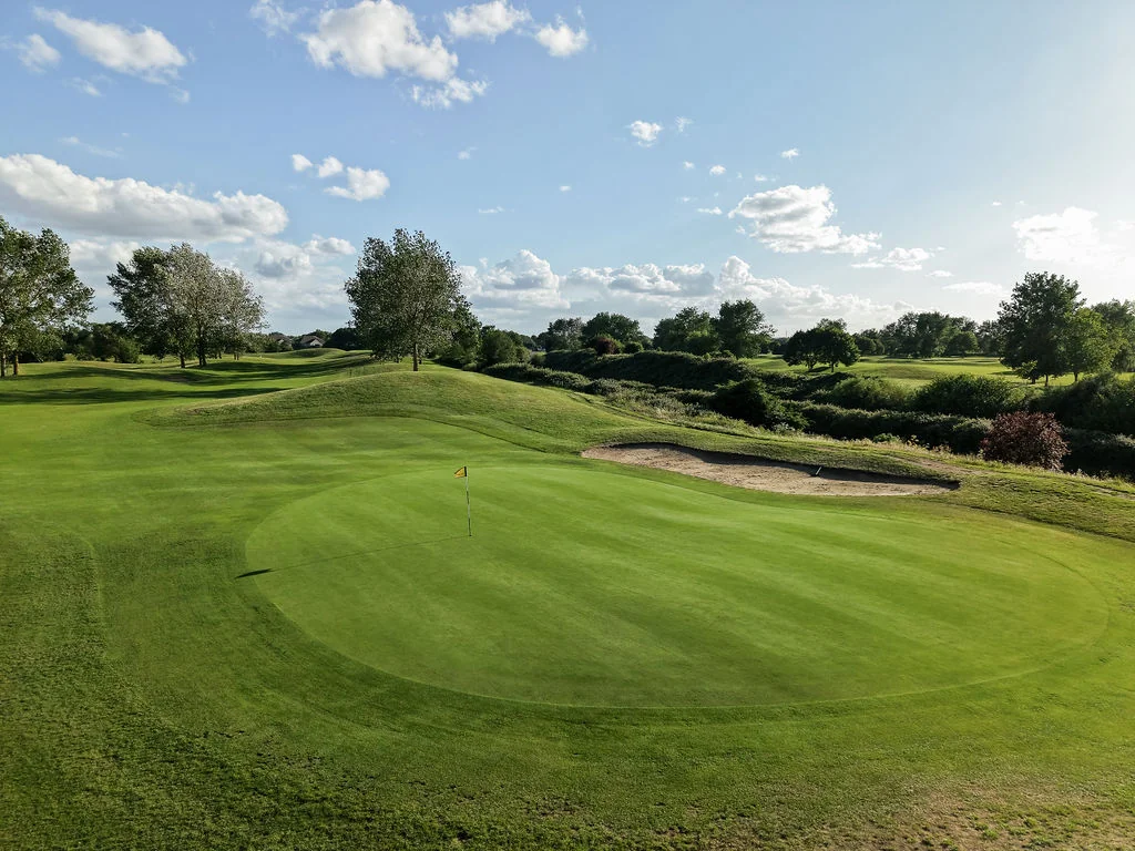 sunbury-golf-green-aerial-approach